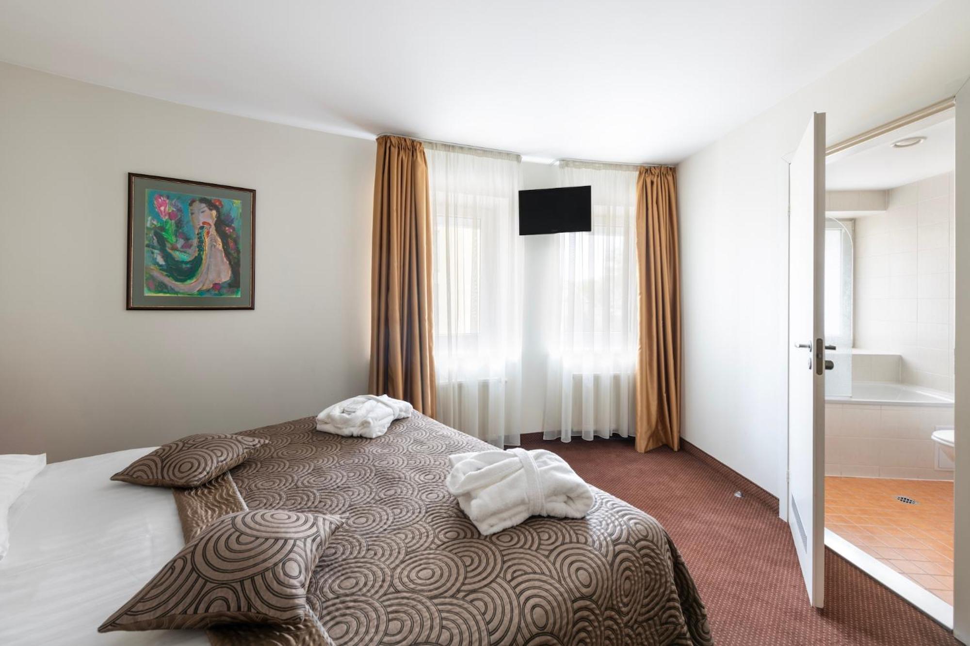 Art Hotel 3*
